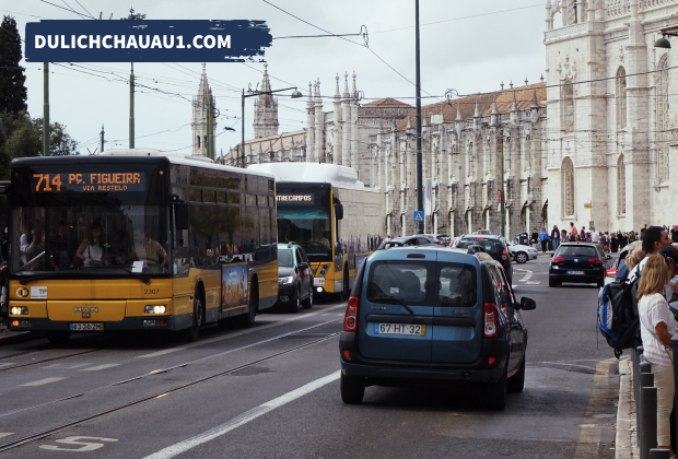 Xe bus ở Lisbon là phương tiện giao thông công cộng giá rẻ
