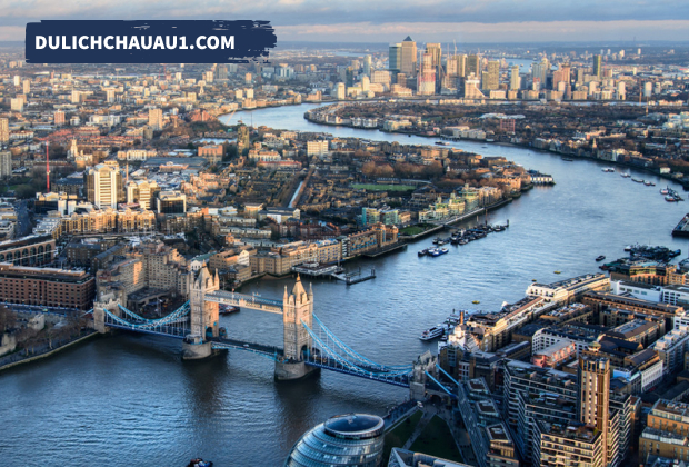 London chiều thu với cây cầu tháp nổi tiếng trên sông Thames