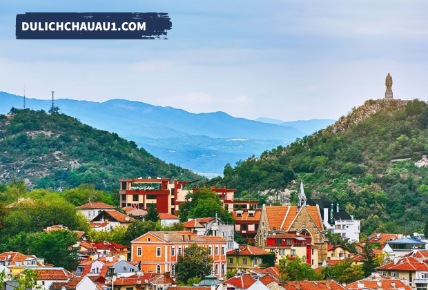 Thành phố Plovdiv được bao quanh bởi 7 ngọn đồi